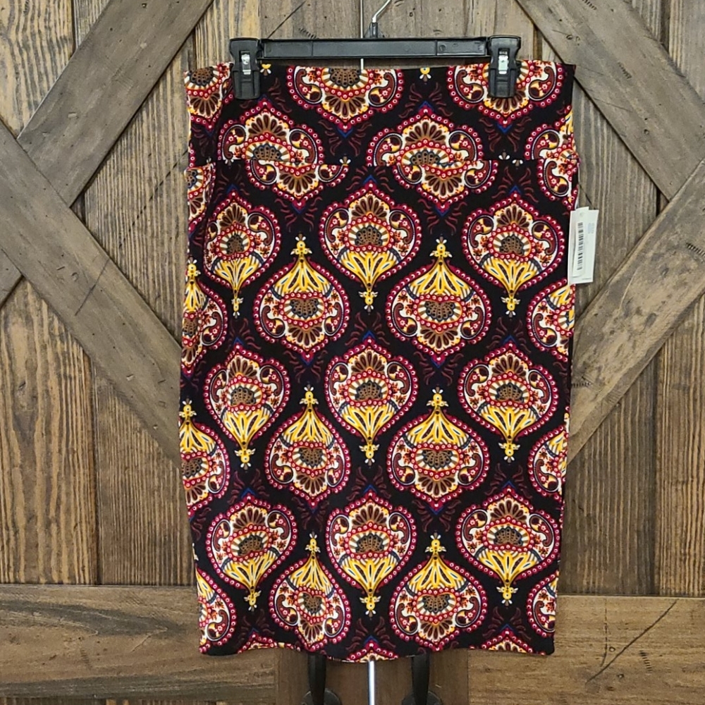 Large LuLaRoe Cassie Black/Red/Yellow Medallion